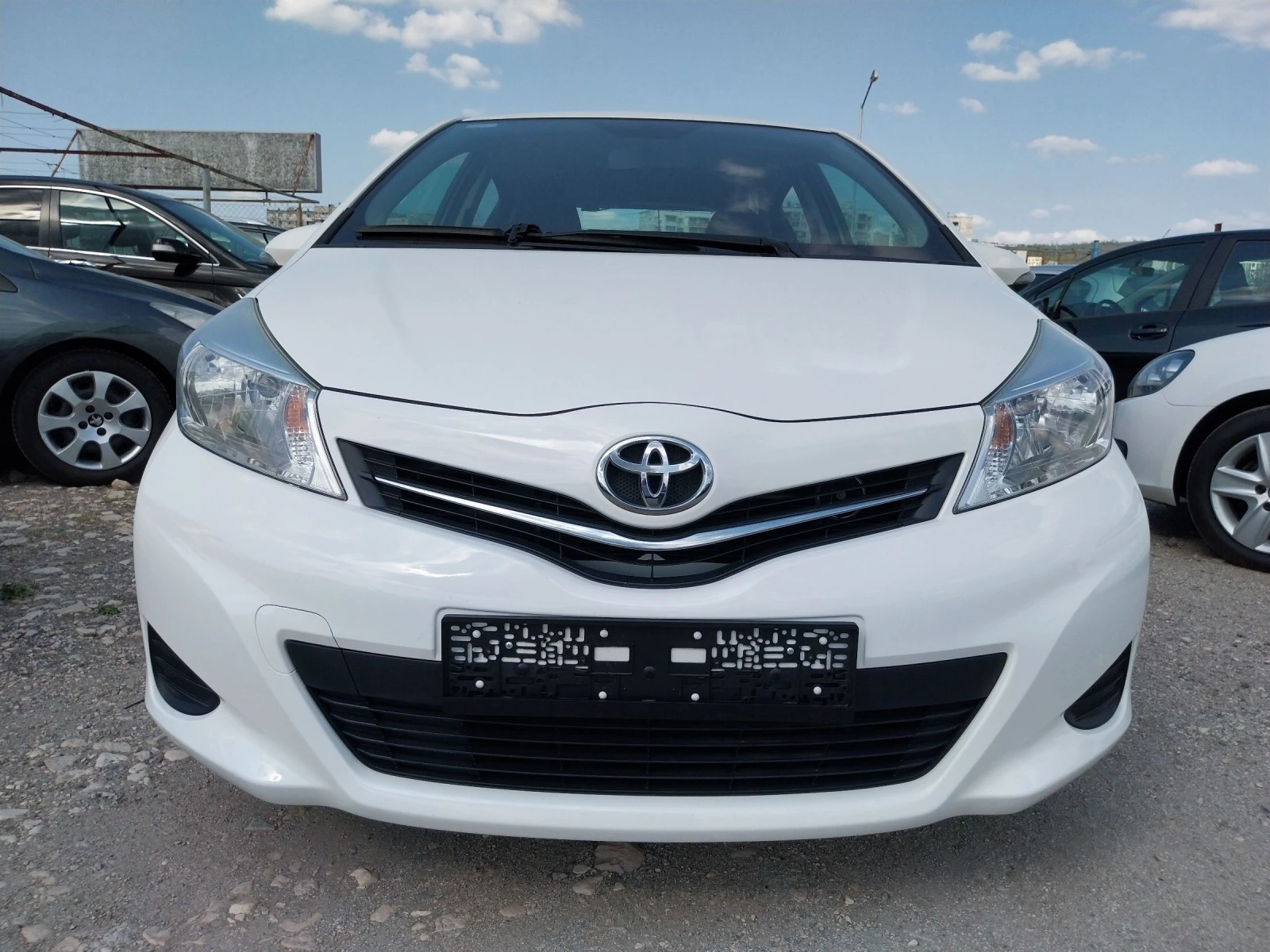 Toyota Yaris 1.0 i - изображение 2