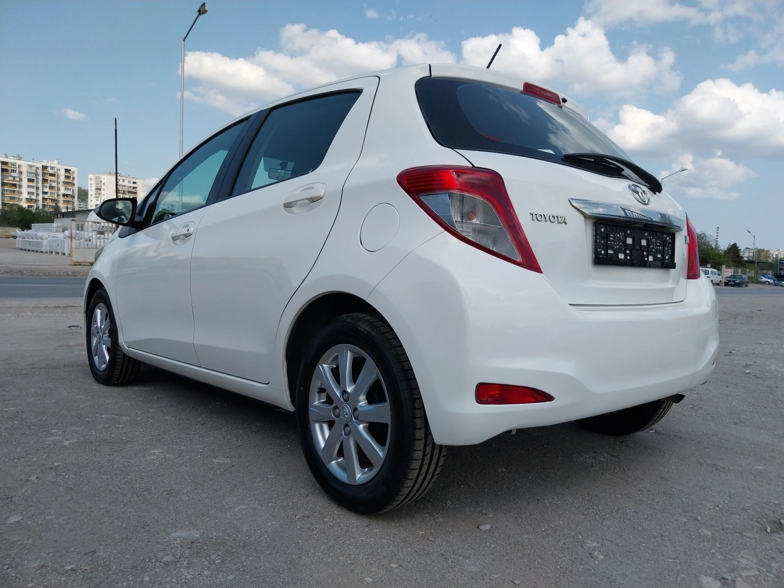 Toyota Yaris 1.0 i - изображение 4