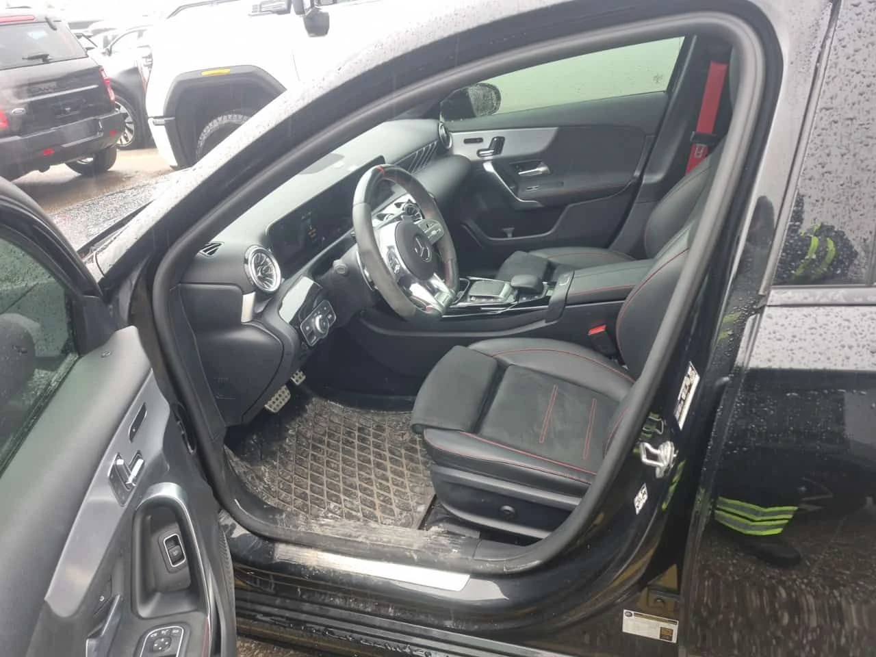 Mercedes-Benz A 35 ALCANTARA| PANORAMA| ПАМЕТ| CARFAX| , снимка 8 - Автомобили и джипове - 53998280