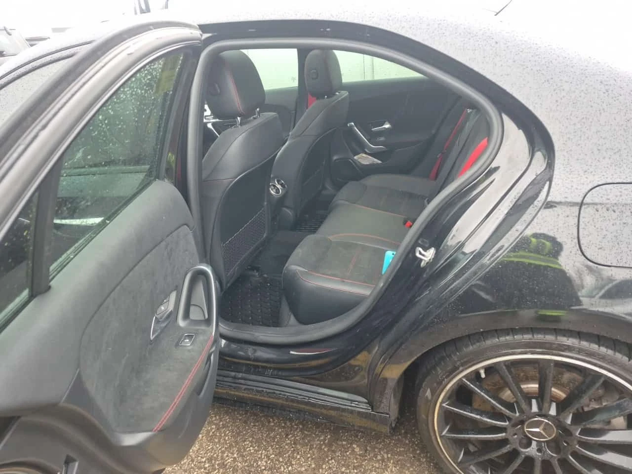 Mercedes-Benz A 35 ALCANTARA| PANORAMA| ПАМЕТ| CARFAX| , снимка 11 - Автомобили и джипове - 53998280