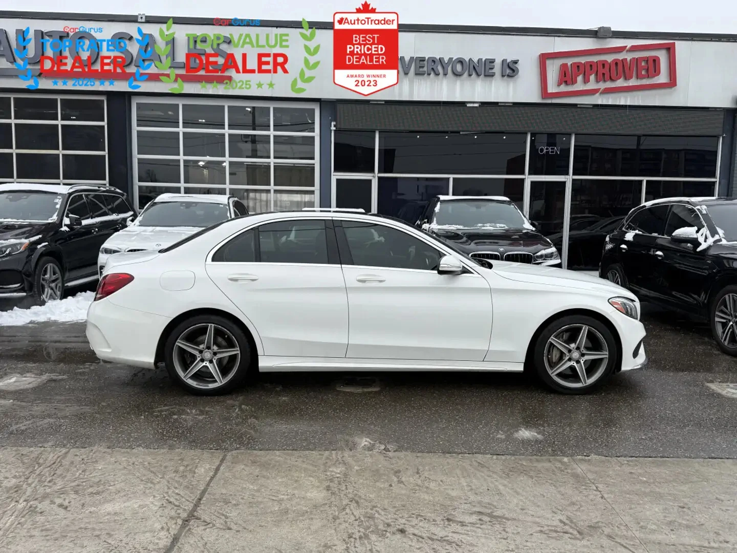 Mercedes-Benz C 300 AMG PACK* 4MATIC* CARFAX* АВТО КРЕДИТ* , снимка 3 - Автомобили и джипове - 54025434
