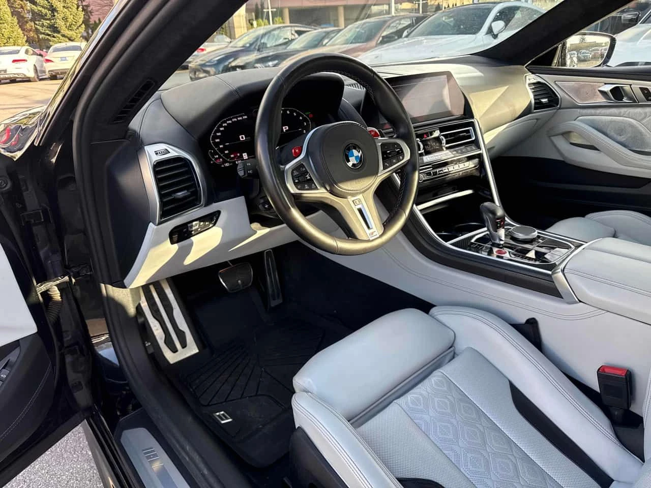 BMW M8 Coupe/360/DISTRONIC/HARMAN KARDON , снимка 5 - Автомобили и джипове - 54053128