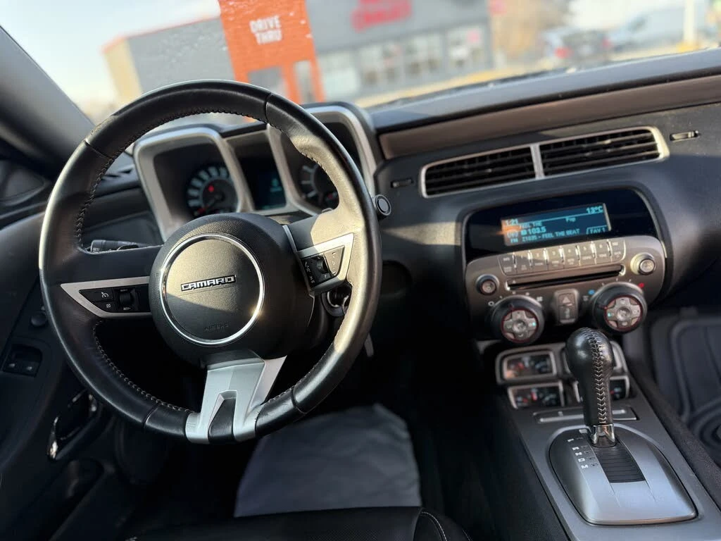 Chevrolet Camaro 2LT* Coupe* RWD* АвтоКредит* (ЦЕНА ДО БГ), снимка 12 - Автомобили и джипове - 54137354