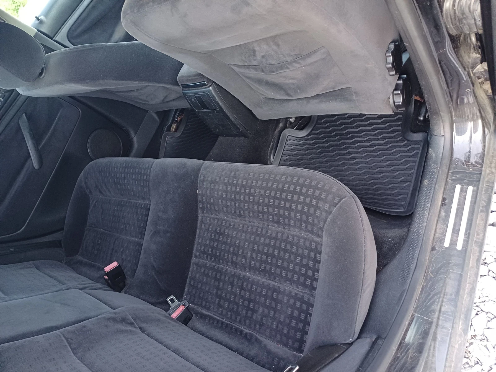 VW Passat 1.9 TDi, снимка 9 - Автомобили и джипове - 54843071