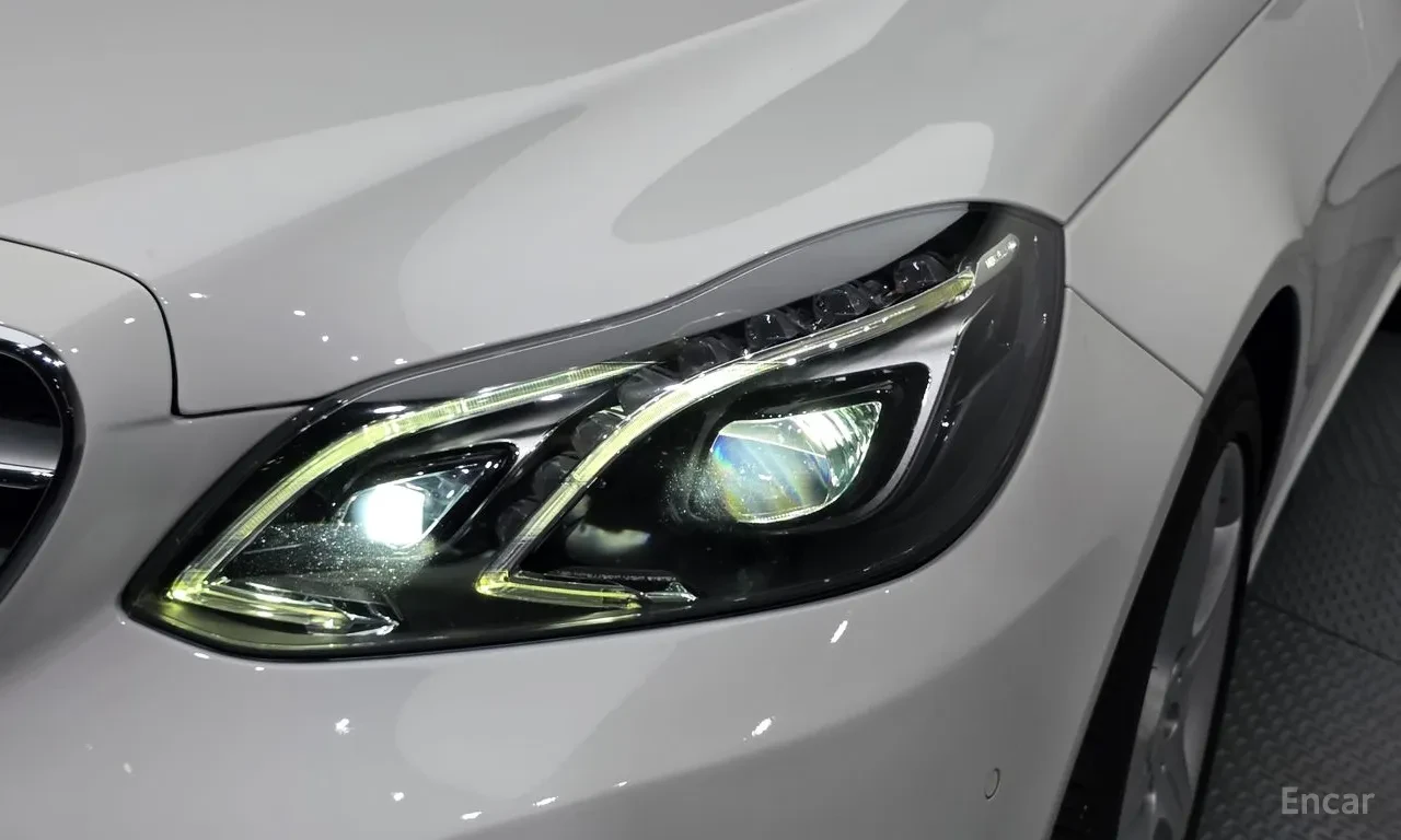 Mercedes-Benz E 250 CDI 4MATIC| 4MATIC| LED| LEATHER| NAVI| KAMERA, снимка 13 - Автомобили и джипове - 55184494