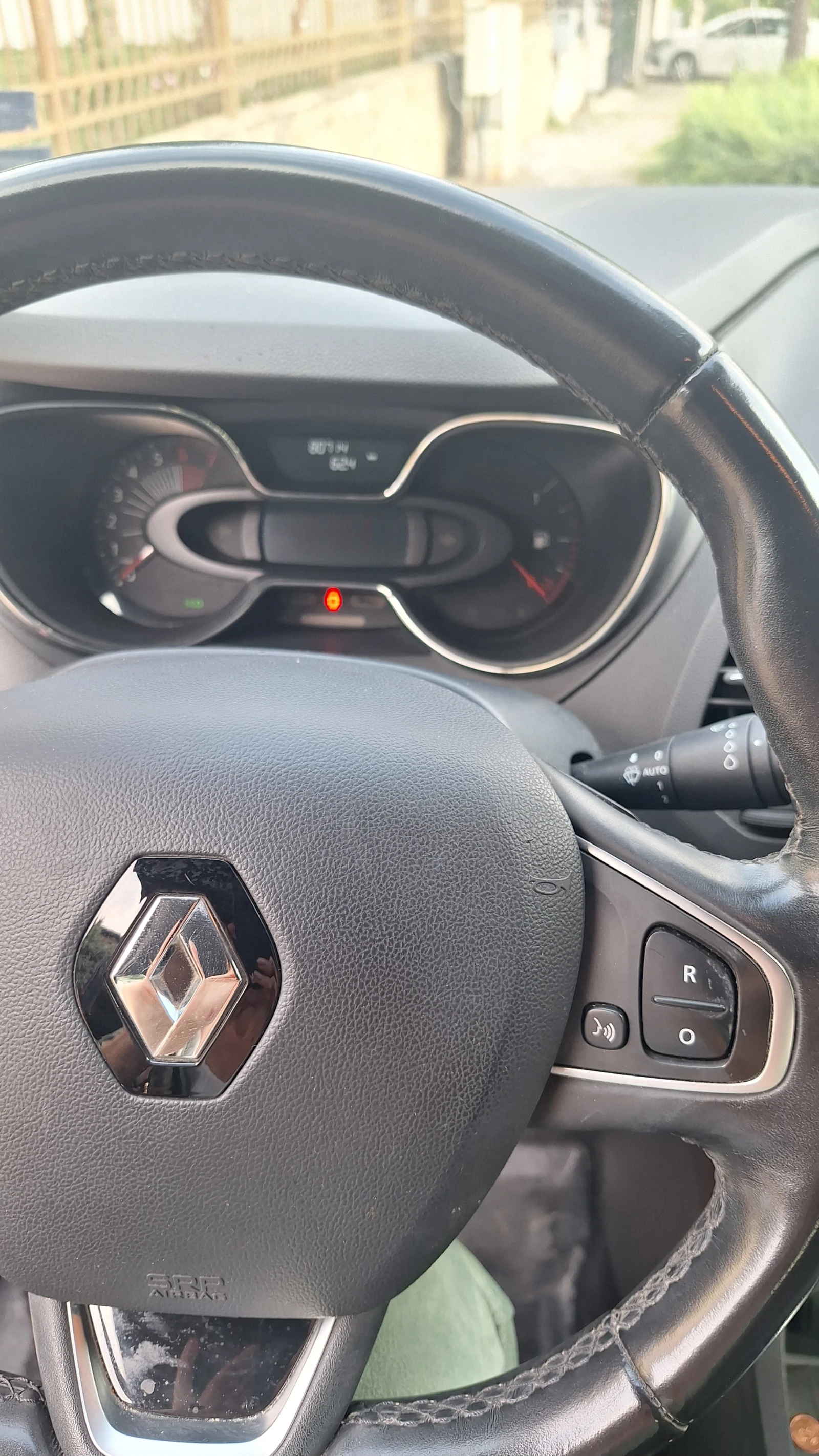 Renault Captur, снимка 12 - Автомобили и джипове - 55383023