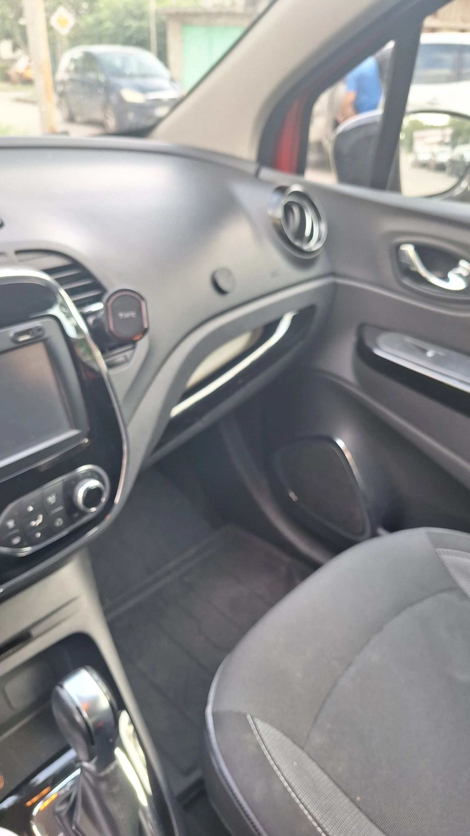 Renault Captur, снимка 13 - Автомобили и джипове - 55383023