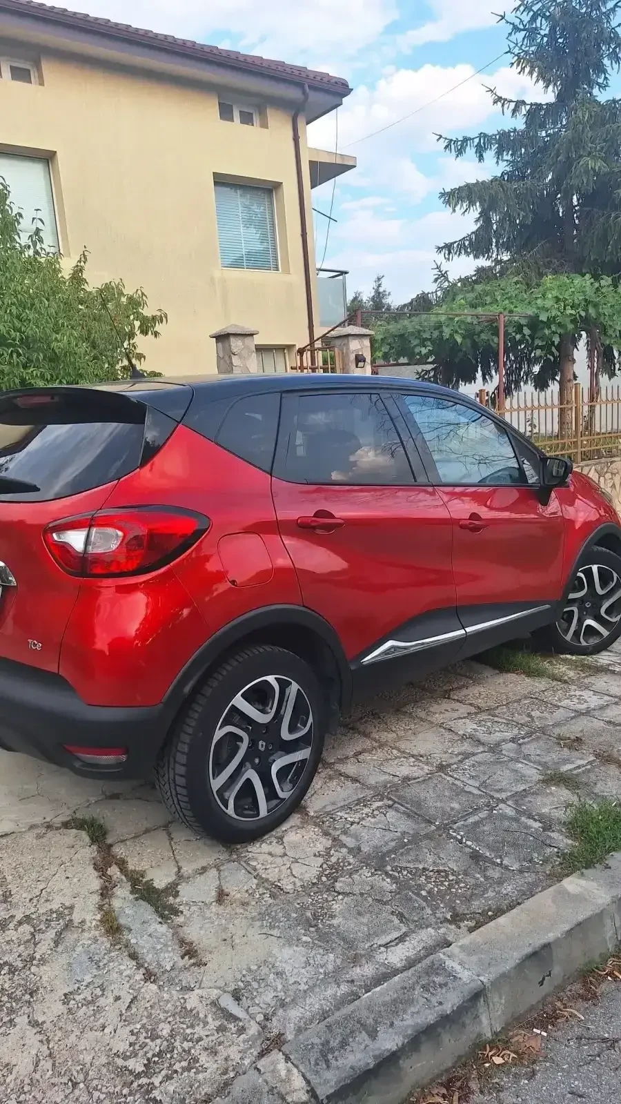 Renault Captur, снимка 7 - Автомобили и джипове - 55383023