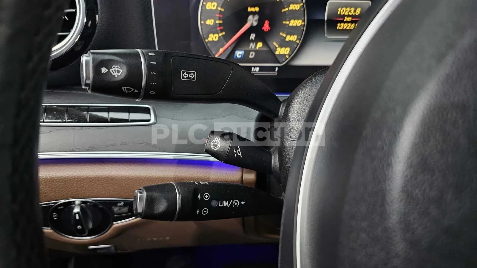 Mercedes-Benz E 300  HUD / 360 / DISTRONIC / ОБДУХВАНЕ / AMBIENT / BUR, снимка 16 - Автомобили и джипове - 55395937