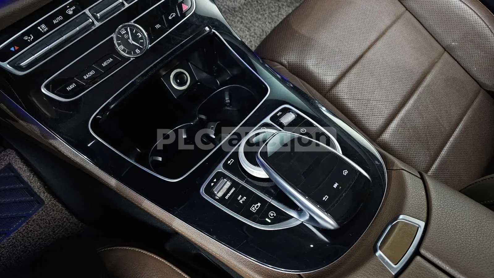 Mercedes-Benz E 300  HUD / 360 / DISTRONIC / ОБДУХВАНЕ / AMBIENT / BUR, снимка 8 - Автомобили и джипове - 55395937