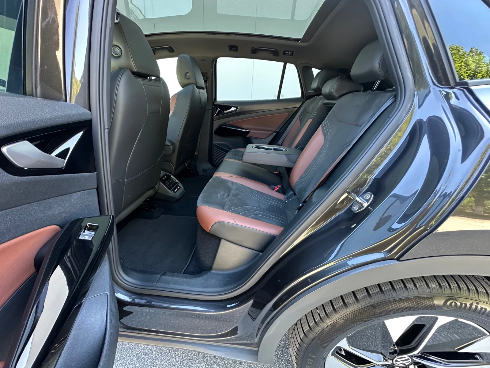 VW ID.4 Full/MATRIX/PANO/HeadUp/360/Keyless/Подгрев/МАСАЖ, снимка 10 - Автомобили и джипове - 55961393