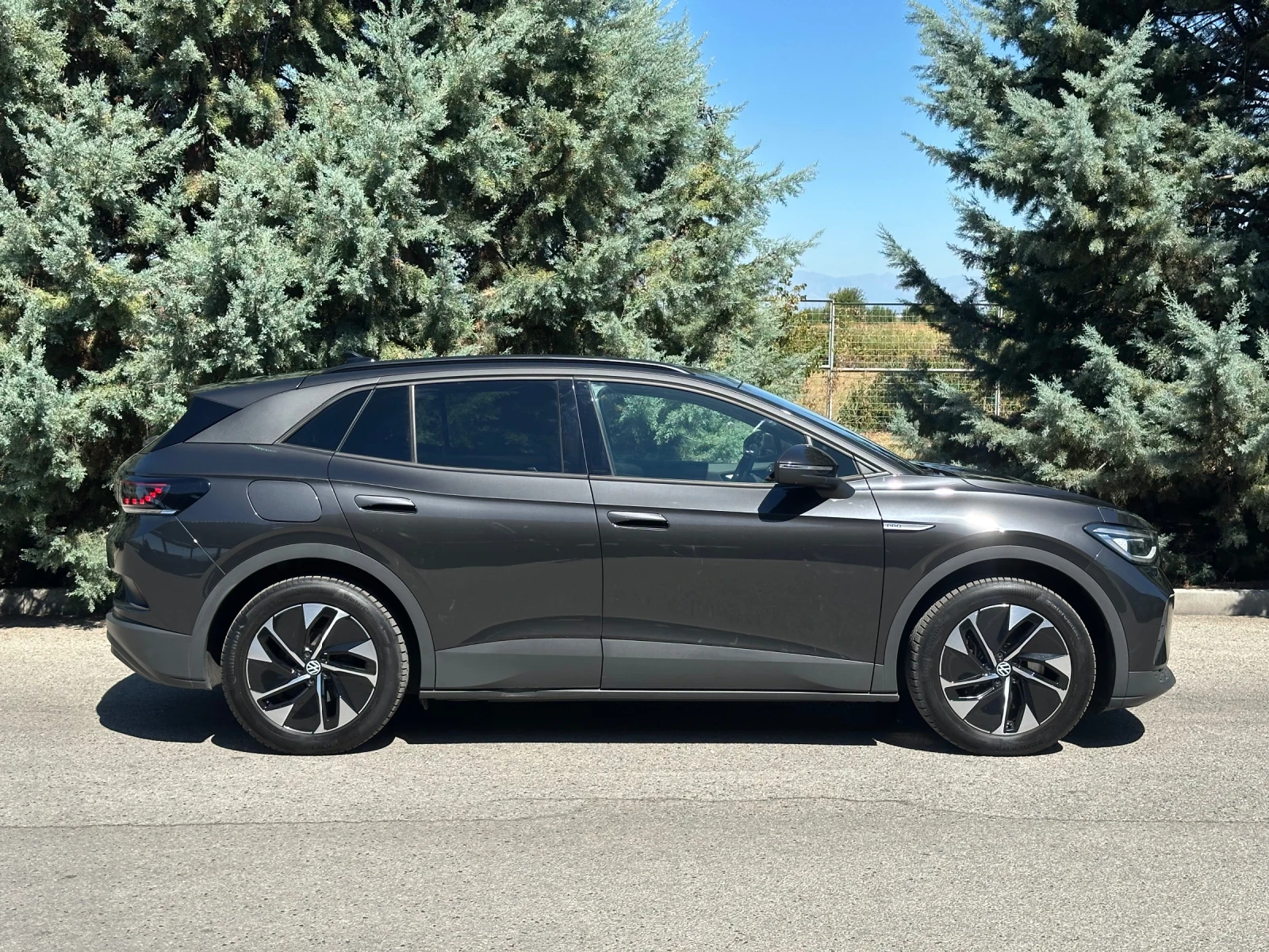 VW ID.4 Full/MATRIX/PANO/HeadUp/360/Keyless/Подгрев/МАСАЖ, снимка 4 - Автомобили и джипове - 55961393