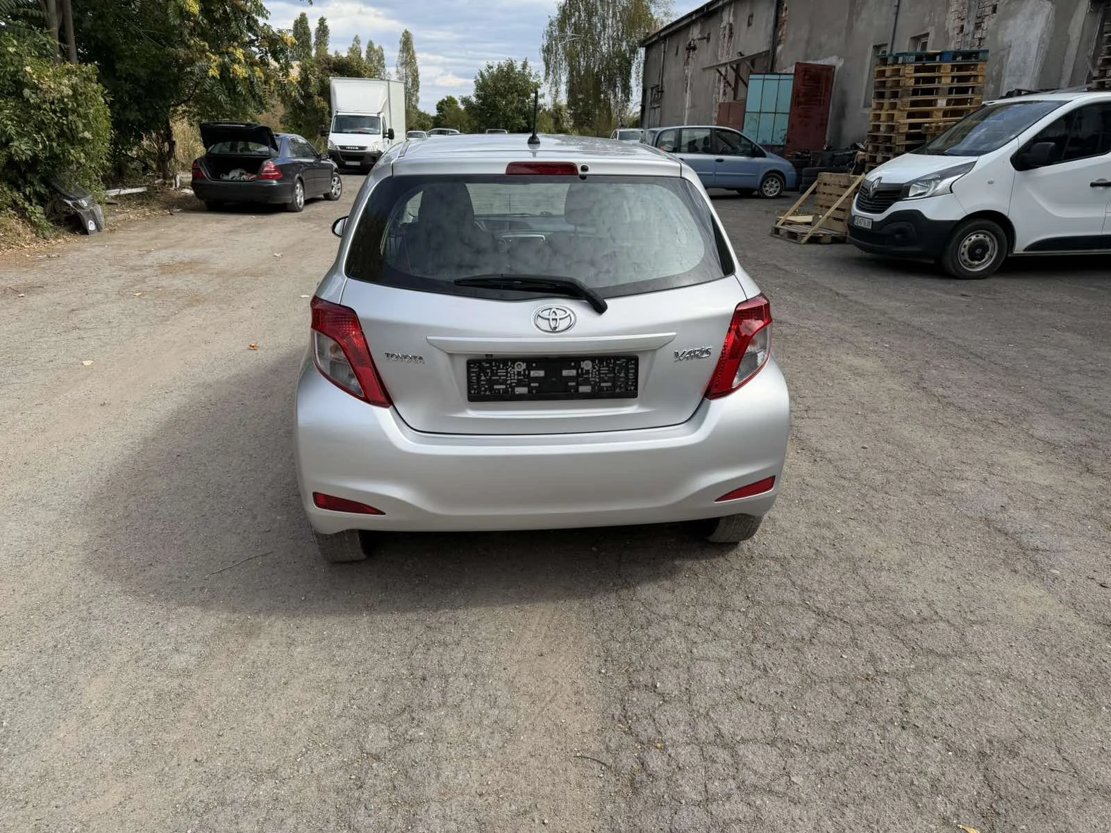 Toyota Yaris 1.3, снимка 4 - Автомобили и джипове - 56091384
