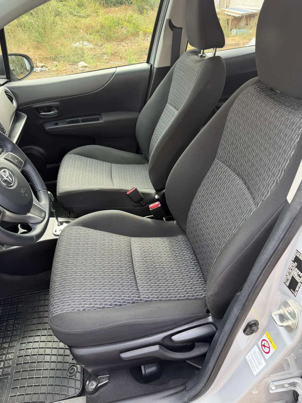 Toyota Yaris 1.3, снимка 14 - Автомобили и джипове - 56091384