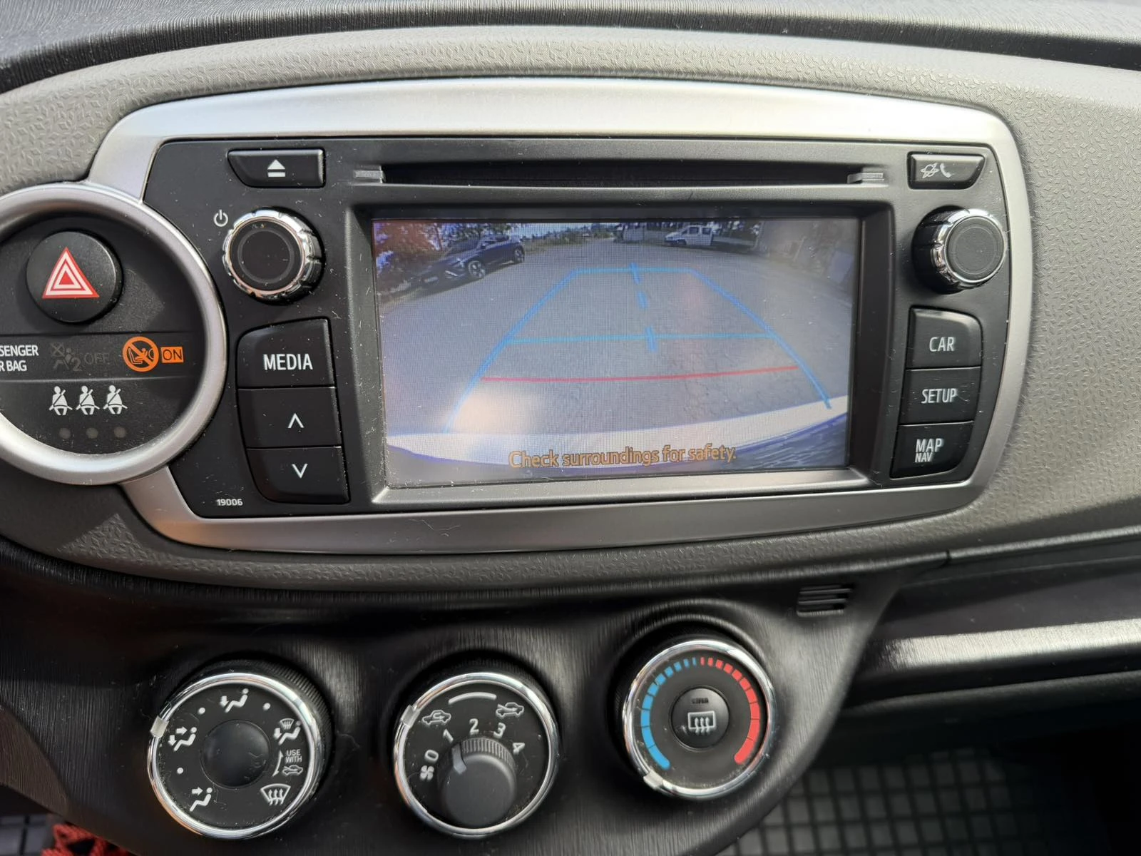 Toyota Yaris 1.3, снимка 12 - Автомобили и джипове - 56091384