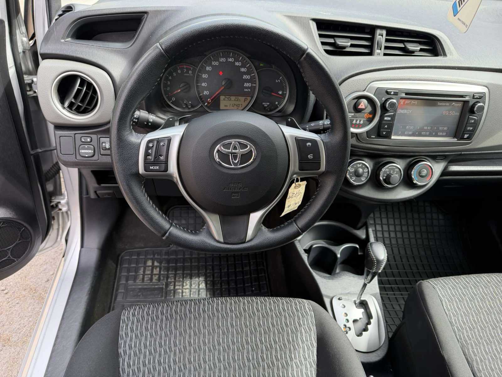 Toyota Yaris 1.3, снимка 9 - Автомобили и джипове - 56091384