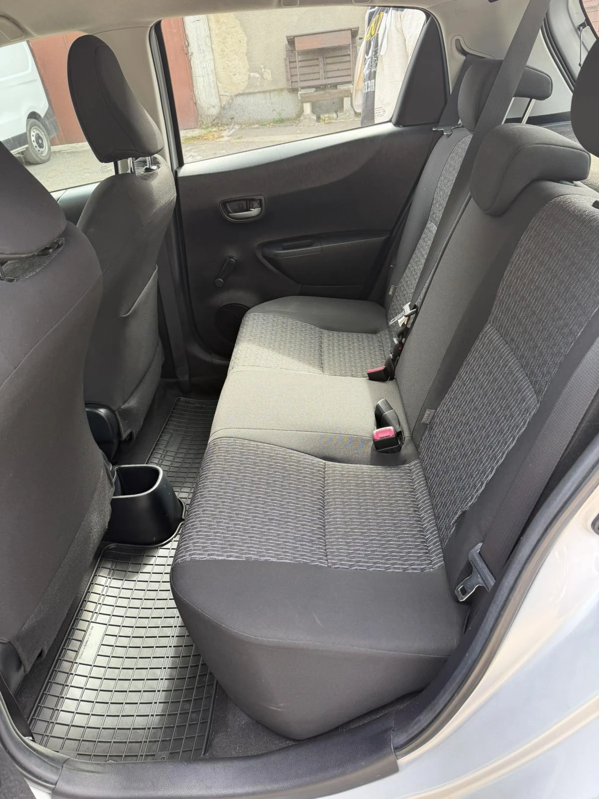 Toyota Yaris 1.3, снимка 8 - Автомобили и джипове - 56091384