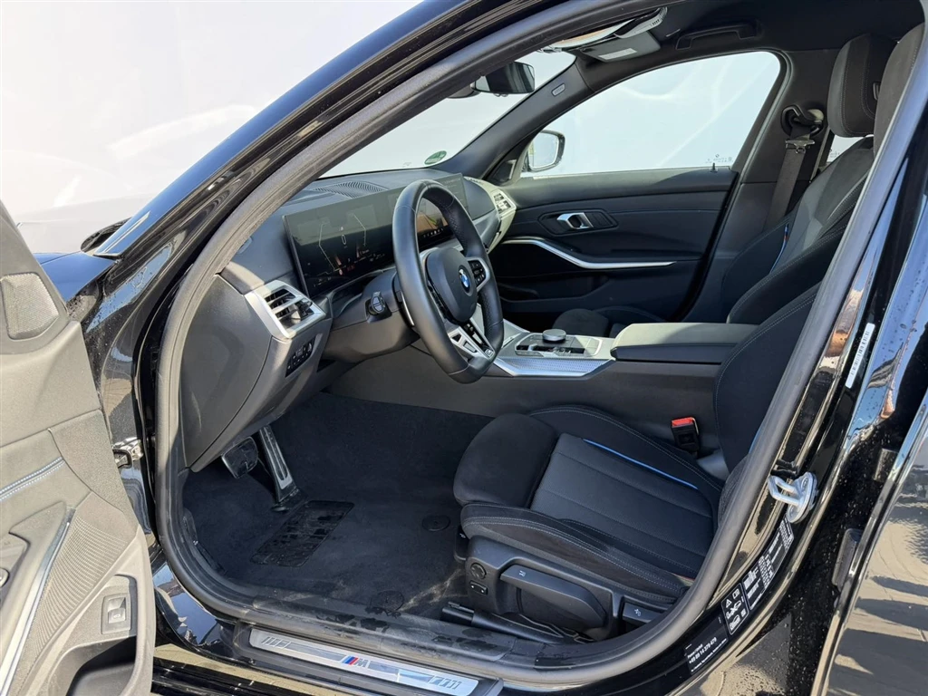 BMW 320 xDrive Sedan (MX), снимка 8 - Автомобили и джипове - 56112191