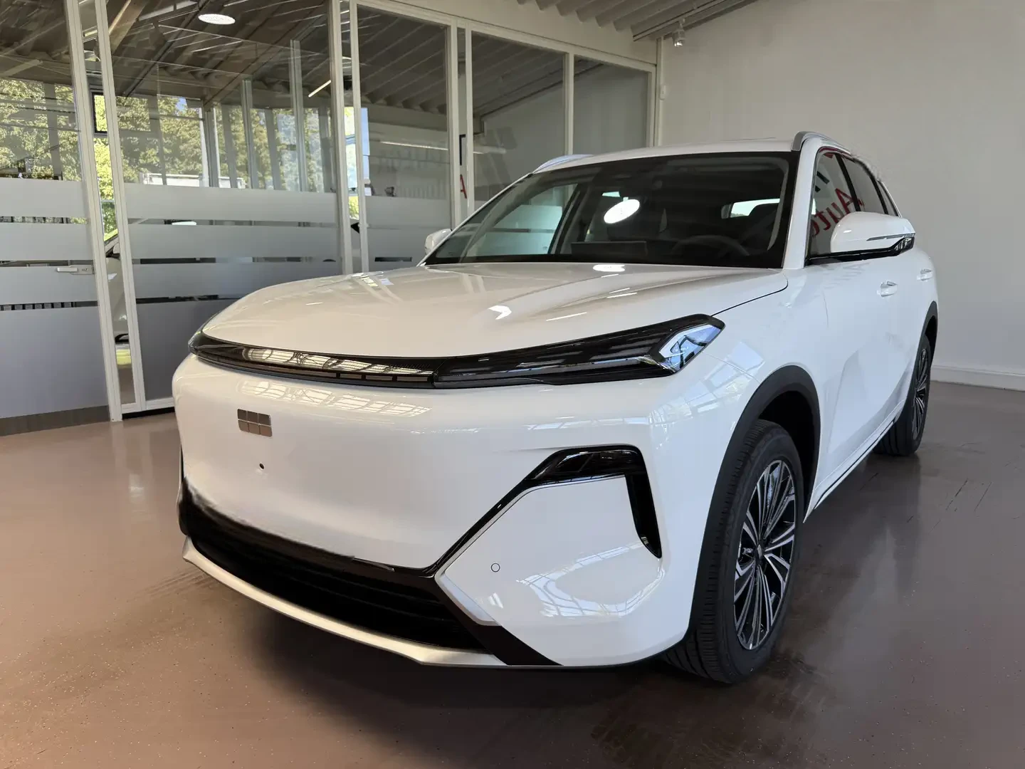 Geely Starray EM-i Plug in Hybrid 29.8 KWh MAX, снимка 4 - Автомобили и джипове - 56179790