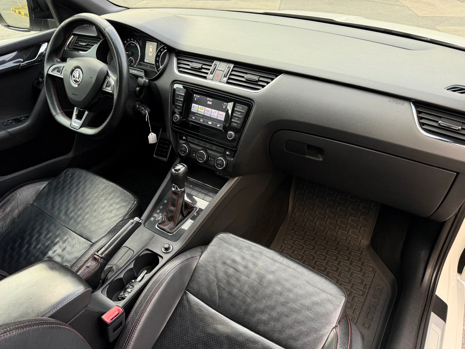 Skoda Octavia 2.0TDI VRS/Автоматик/Нави/Кожа, снимка 13 - Автомобили и джипове - 56204276