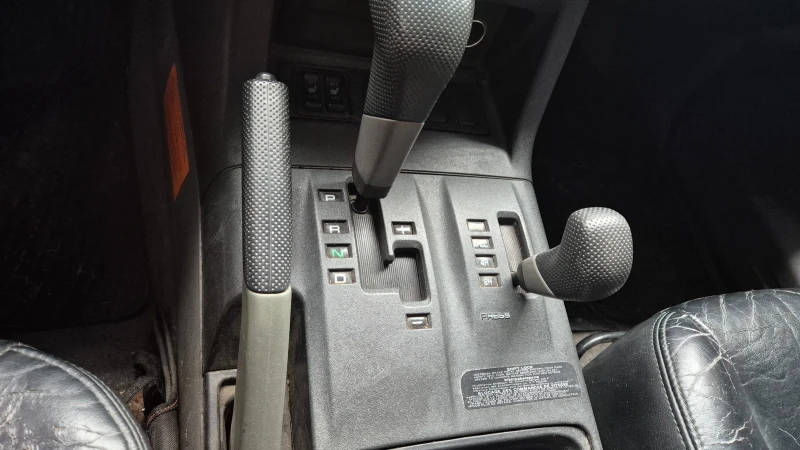 Mitsubishi Pajero, снимка 9 - Автомобили и джипове - 53197739