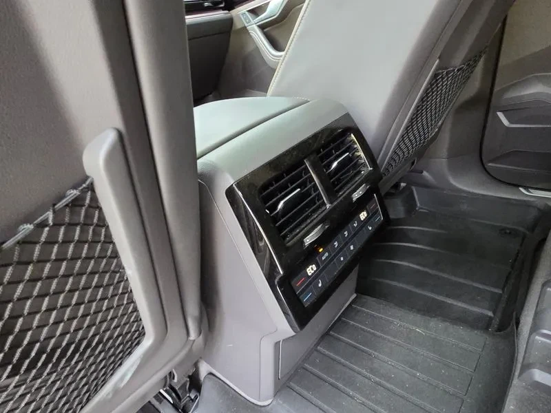 VW Touareg 3.0 TDI PRESTIGE, снимка 11 - Автомобили и джипове - 55001335