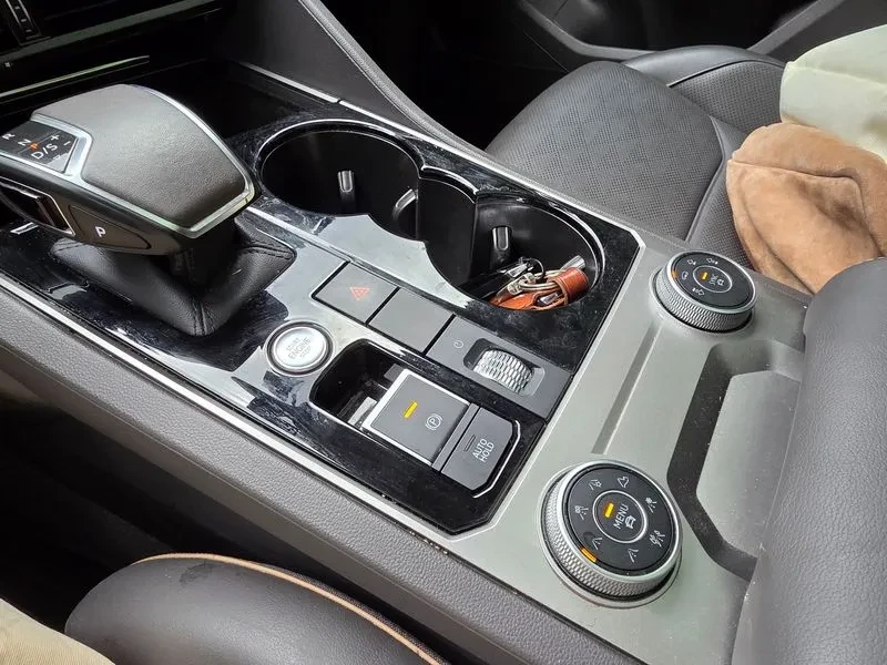 VW Touareg 3.0 TDI PRESTIGE, снимка 17 - Автомобили и джипове - 55001335