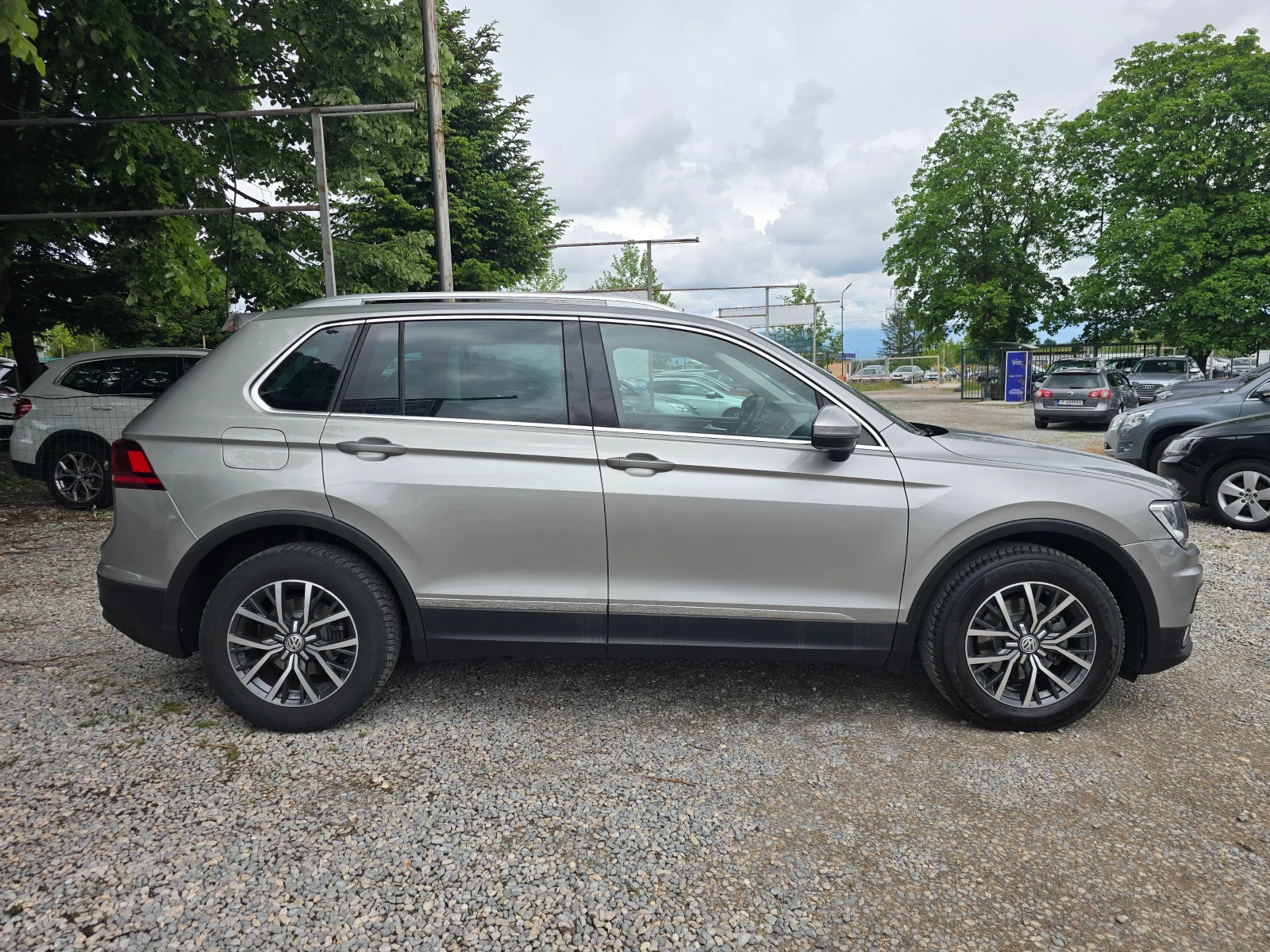 VW Tiguan 2.0TDI-150kc/6ck/NAVI/DISTRONIK, снимка 4 - Автомобили и джипове - 54284850