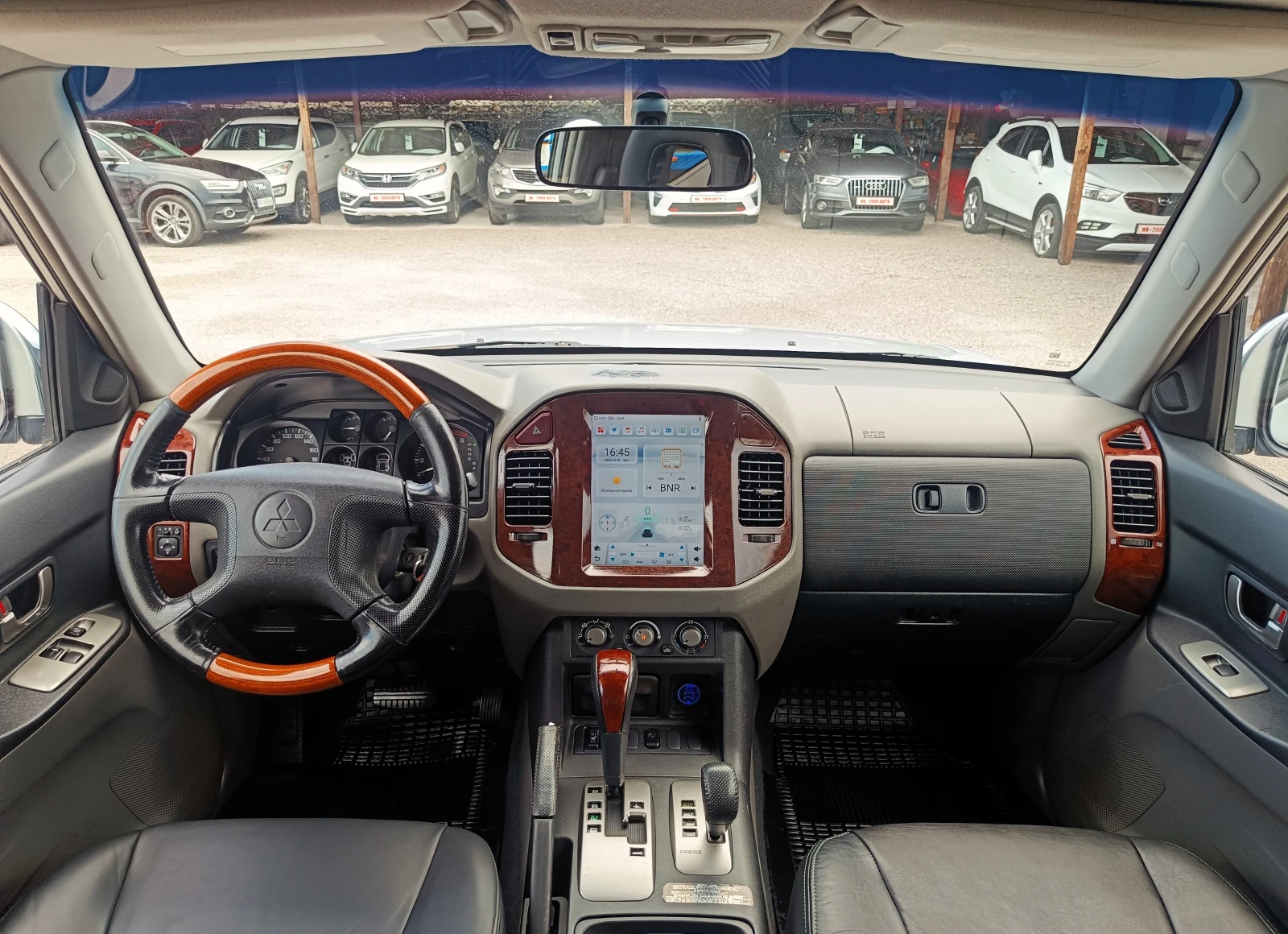 Mitsubishi Pajero 3.2 DiD* АВТОМАТИК* 4Х4* БАВНИ* БЛОКАЖ* ИТАЛИЯ* FU, снимка 11 - Автомобили и джипове - 55125697
