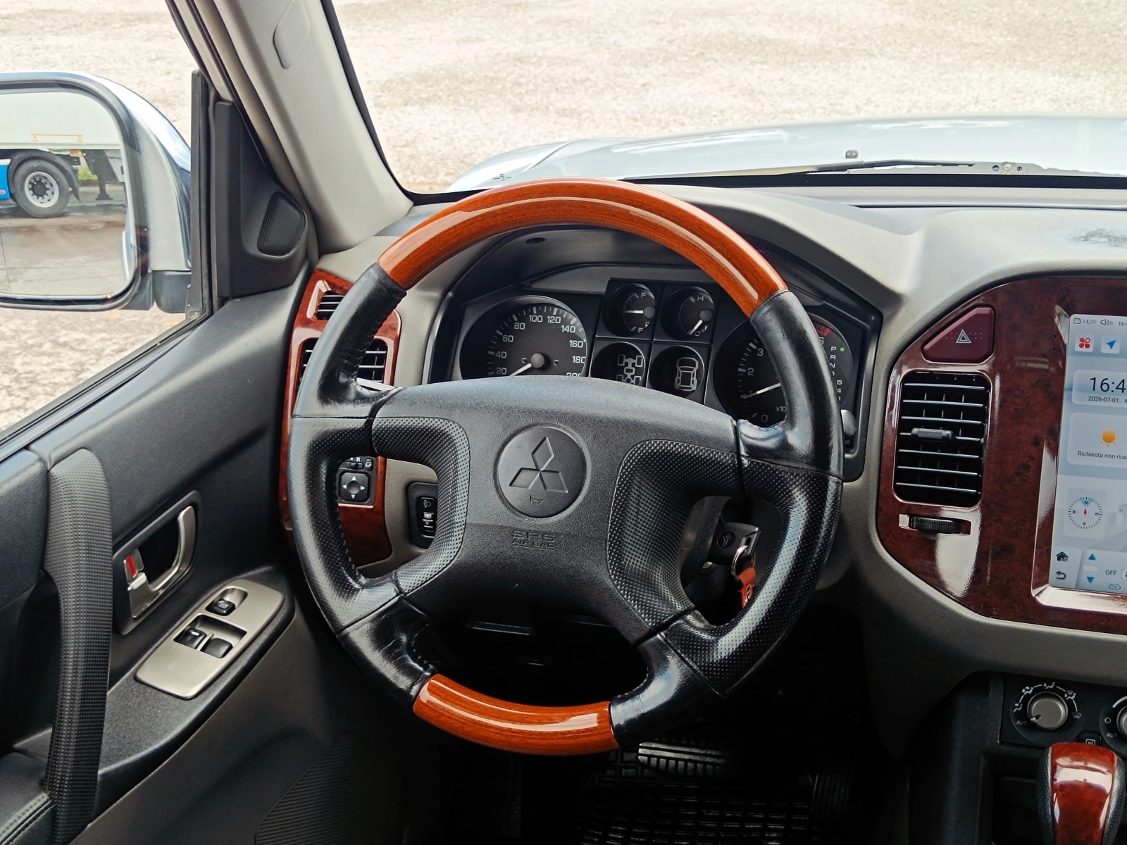 Mitsubishi Pajero 3.2 DiD* АВТОМАТИК* 4Х4* БАВНИ* БЛОКАЖ* ИТАЛИЯ* FU, снимка 12 - Автомобили и джипове - 55125697