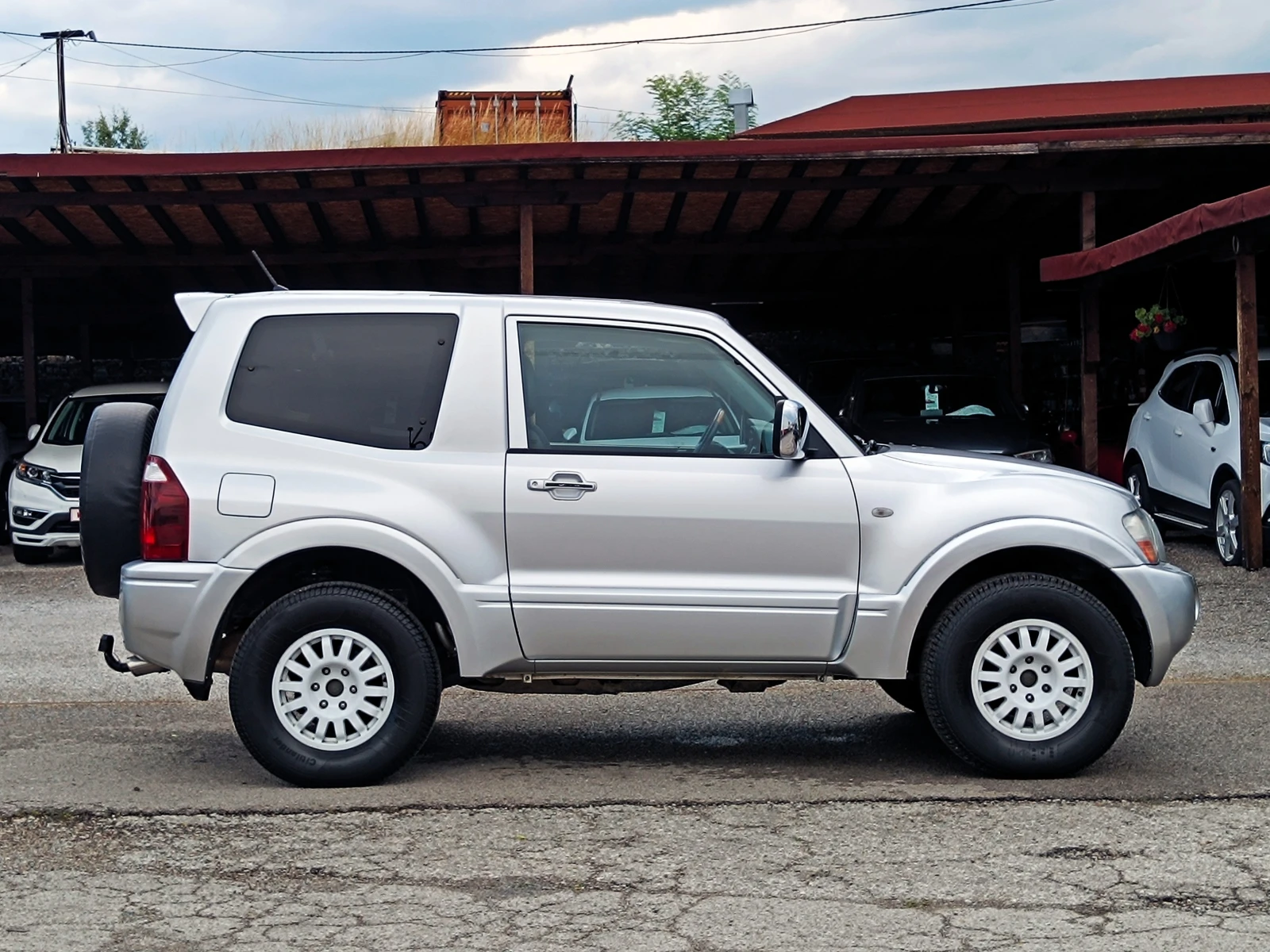 Mitsubishi Pajero 3.2 DiD* АВТОМАТИК* 4Х4* БАВНИ* БЛОКАЖ* ИТАЛИЯ* FU, снимка 4 - Автомобили и джипове - 55125697
