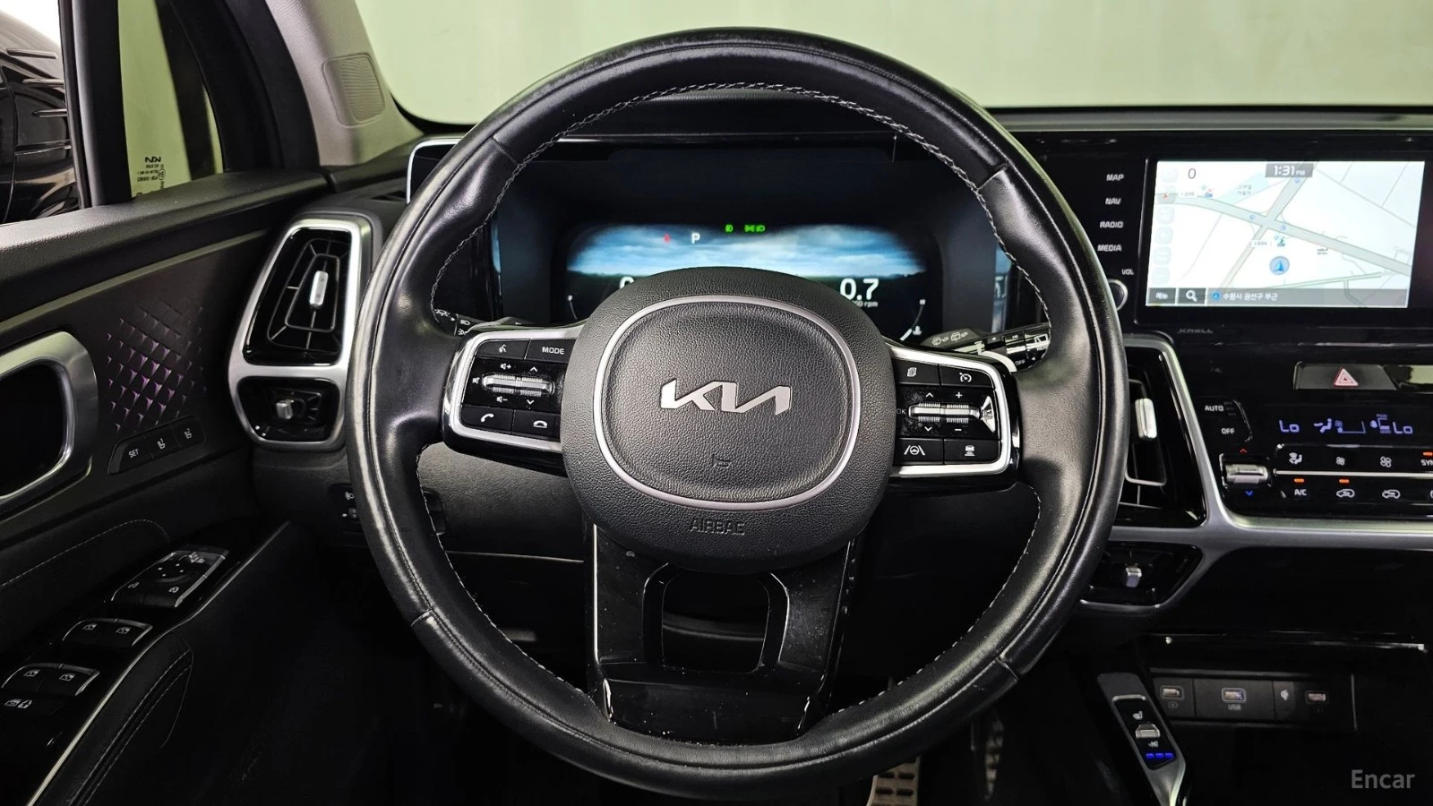 Kia Sorento SIGNATURE/2.5T/DRIVE-ASSISTS/PANOROOF, снимка 8 - Автомобили и джипове - 55432983