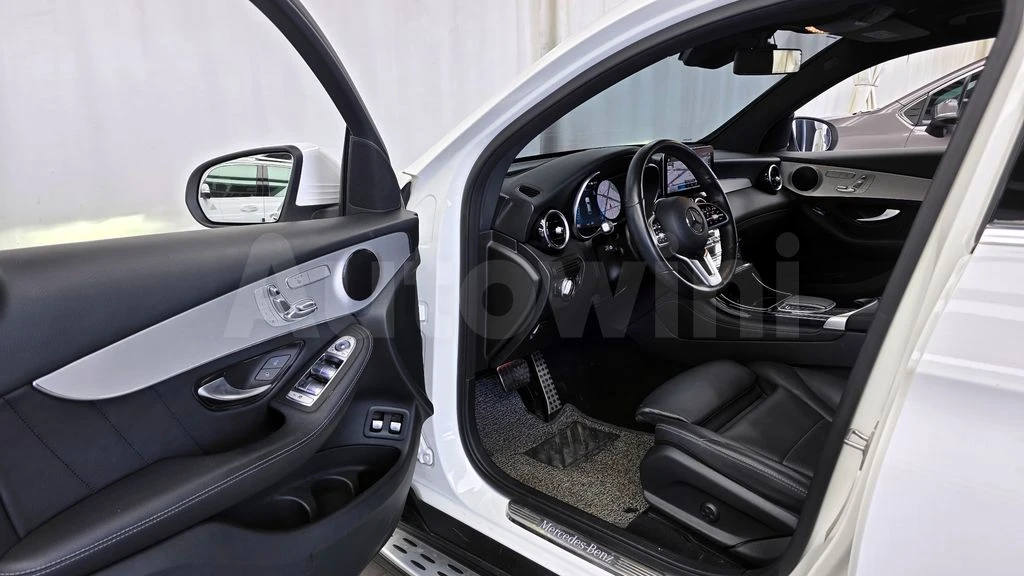 Mercedes-Benz GLC 300 e AMG Coupe Plug in Hybrid, снимка 11 - Автомобили и джипове - 55689584