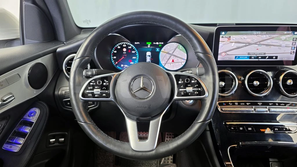 Mercedes-Benz GLC 300 e AMG Coupe Plug in Hybrid, снимка 14 - Автомобили и джипове - 55689584