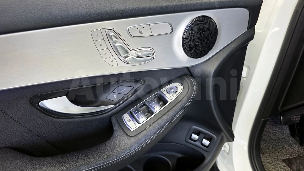 Mercedes-Benz GLC 300 e AMG Coupe Plug in Hybrid, снимка 16 - Автомобили и джипове - 55689584