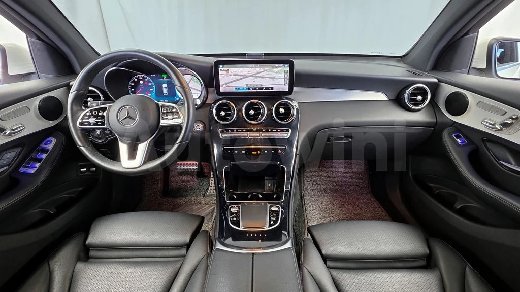 Mercedes-Benz GLC 300 e AMG Coupe Plug in Hybrid, снимка 10 - Автомобили и джипове - 55689584