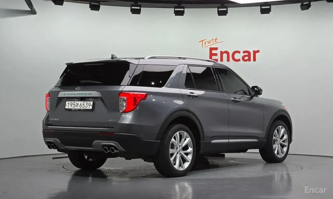Ford Explorer 3.0* PLATINUM* ОБДУХВАНЕ* ДИСТРОНИК* 360КАМЕРА* , снимка 2 - Автомобили и джипове - 56365596