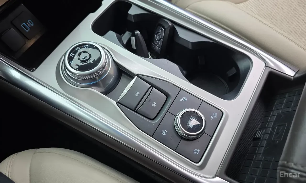 Ford Explorer 3.0* PLATINUM* ОБДУХВАНЕ* ДИСТРОНИК* 360КАМЕРА* , снимка 12 - Автомобили и джипове - 56365596