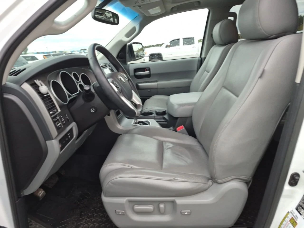 Toyota Sequoia, снимка 6 - Автомобили и джипове - 56712070
