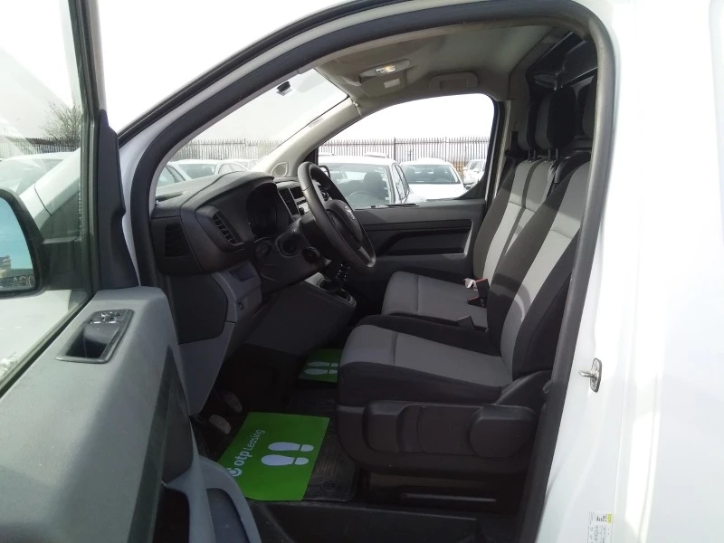 Toyota Proace L2H1 2.0 D-4D, снимка 10 - Бусове и автобуси - 47880424