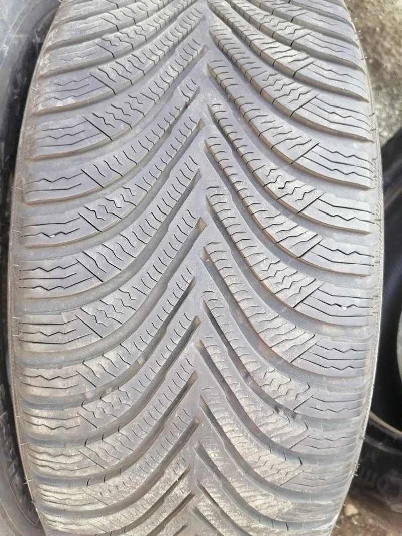 Гуми Зимни 225/50R17, снимка 3 - Гуми и джанти - 32079458