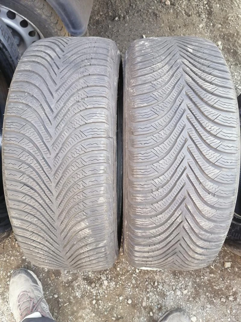 Гуми Зимни 225/50R17, снимка 1 - Гуми и джанти - 32079458