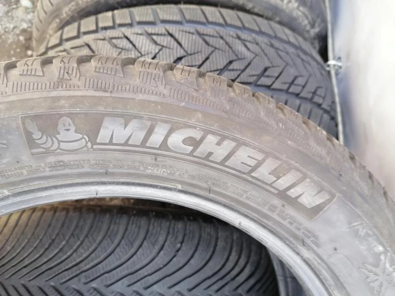 Гуми Зимни 225/50R17, снимка 5 - Гуми и джанти - 32079458