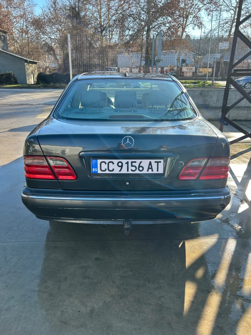 Mercedes-Benz E 270 2.7 CDI, снимка 11 - Автомобили и джипове - 48405850