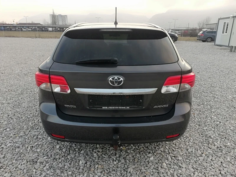 Toyota Avensis 1.8Iklima navi, снимка 5 - Автомобили и джипове - 48704828