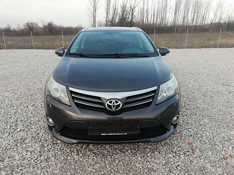 Toyota Avensis 1.8Iklima navi, снимка 2 - Автомобили и джипове - 48704828