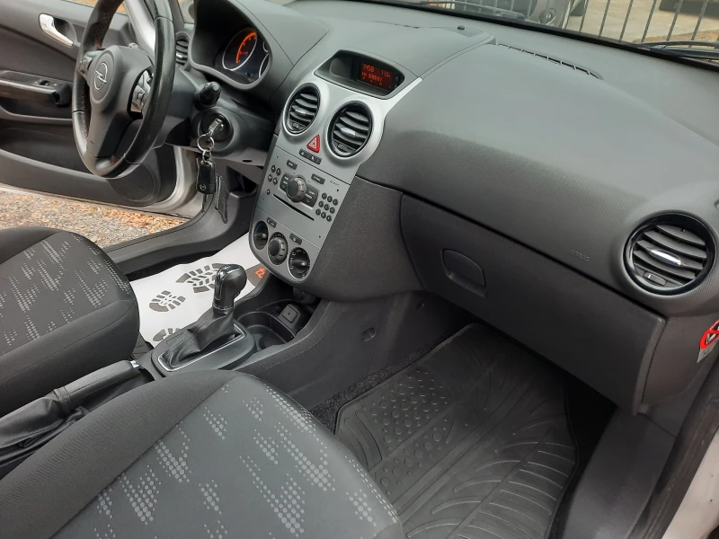 Opel Corsa 1.4i AUTOMAT, снимка 15 - Автомобили и джипове - 49272921