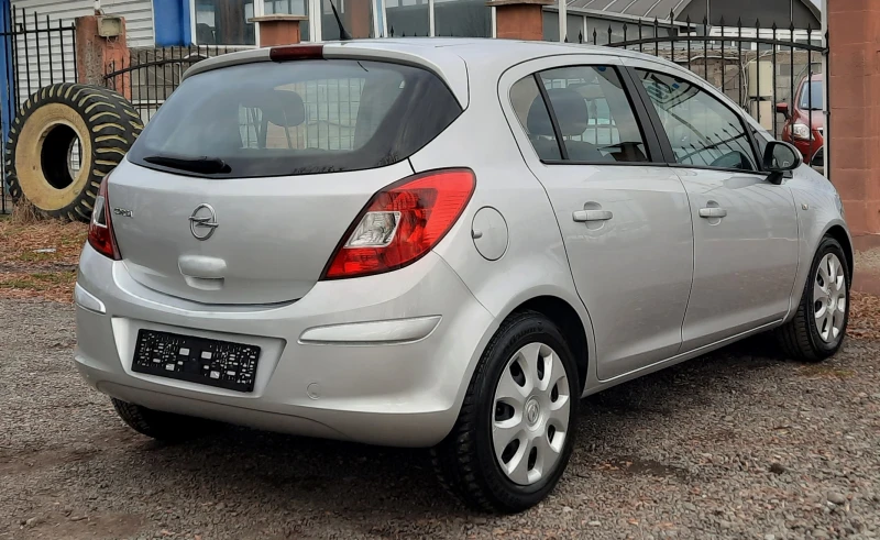 Opel Corsa 1.4i AUTOMAT, снимка 4 - Автомобили и джипове - 49272921