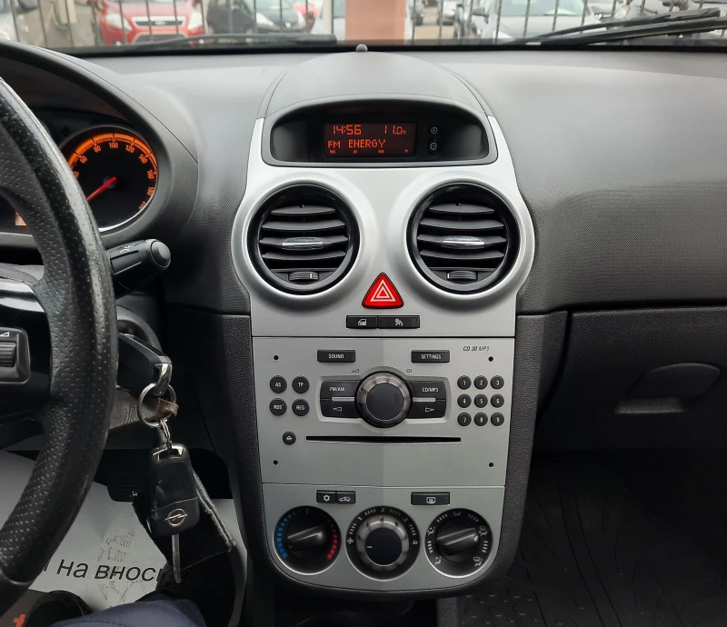 Opel Corsa 1.4i AUTOMAT, снимка 10 - Автомобили и джипове - 49272921