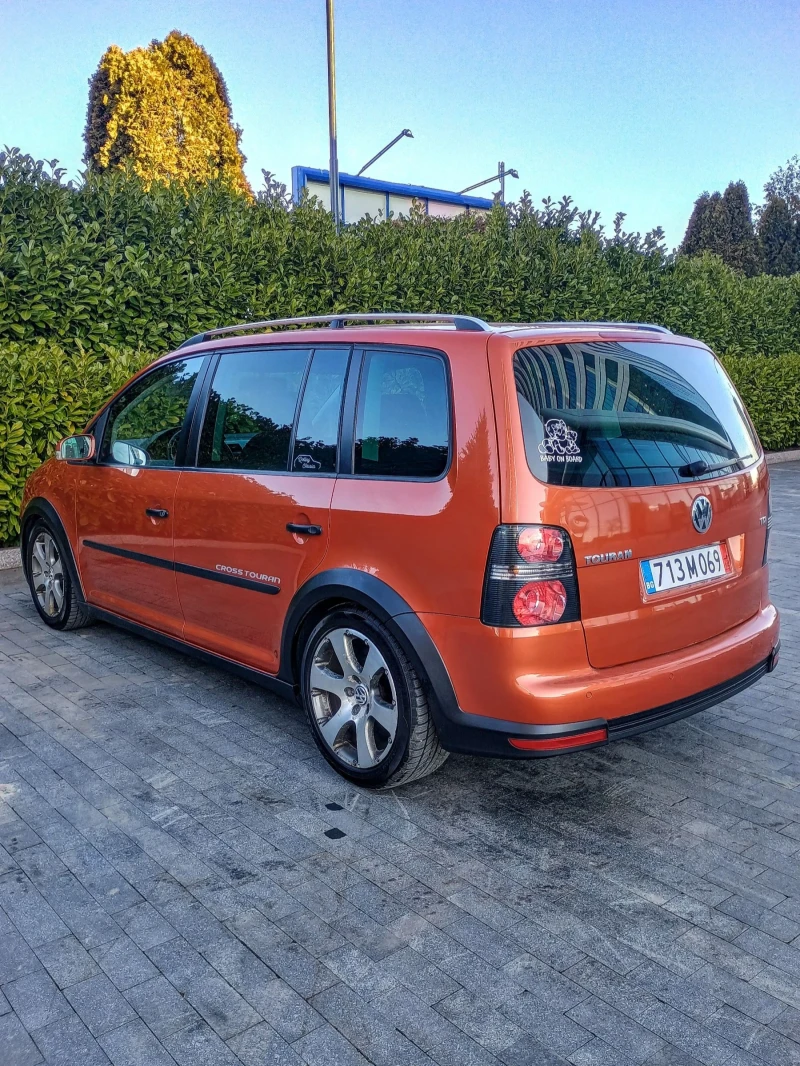 VW Touran * CROSS TOURAN * 1.9TDI * НЕРАЗЛИЧИМ ОТ НОВ * , снимка 6 - Автомобили и джипове - 49419133